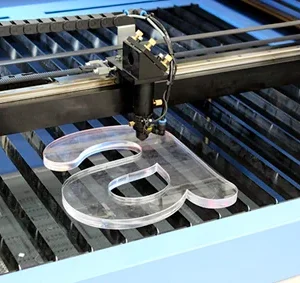 Corte acrílico cristal 2mm Laser